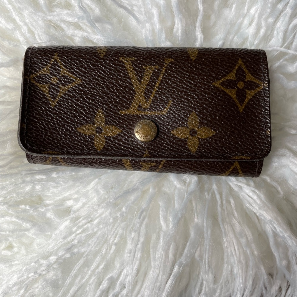 Authentic Louis Vuitton key case.